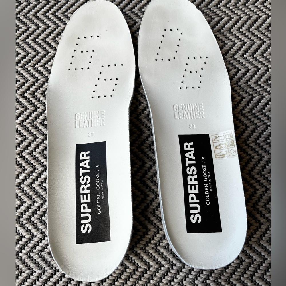 🌟LIKE NEW Golden Goose Deluxe Brand Superstar Sneakers🌟 - Picture 7 of 10